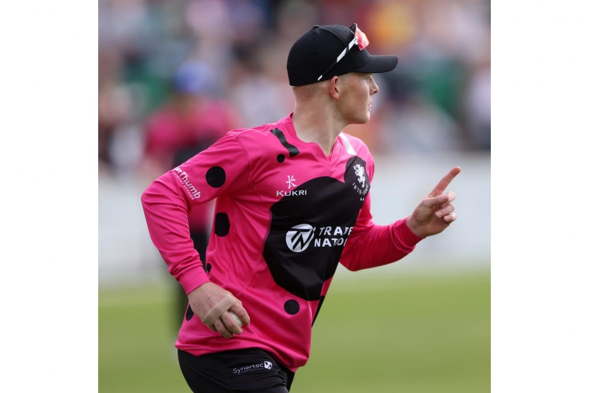 Somerset wicketkeeper-batter Thomas Rew signs first rookie contract
