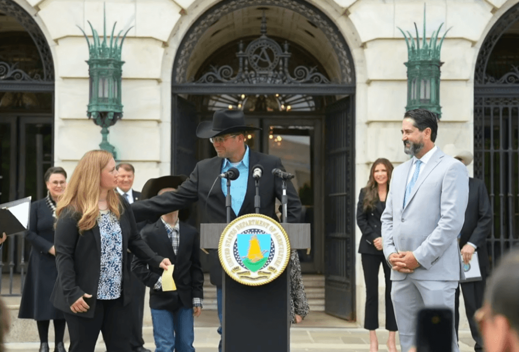 Fate of public land dispute remains unclear as politicians cheer dismissal of ranchers' charges