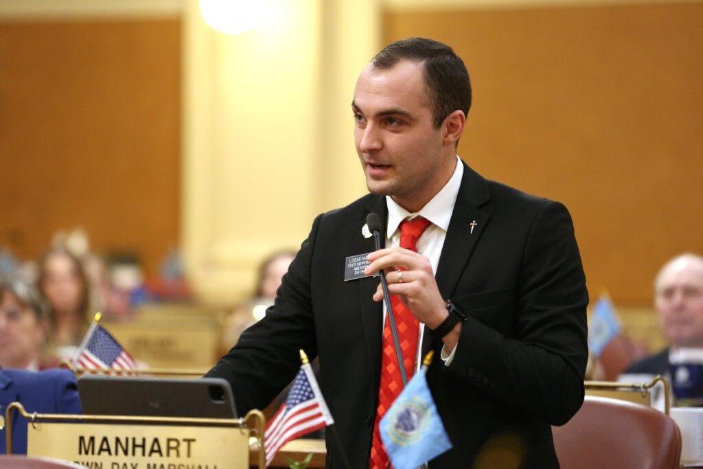 Legislation would require schools to notify parents if students discuss gender identity