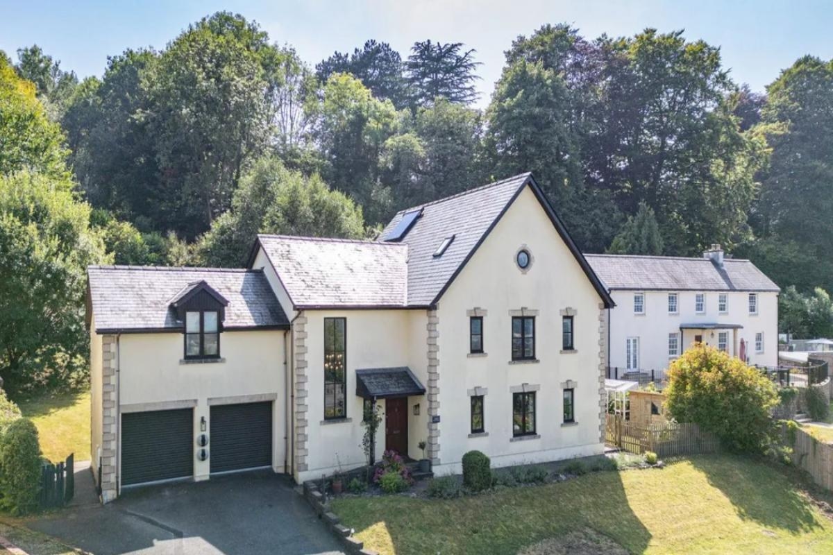 Luxury six-bedroom home with stunning views on the market for £700,000