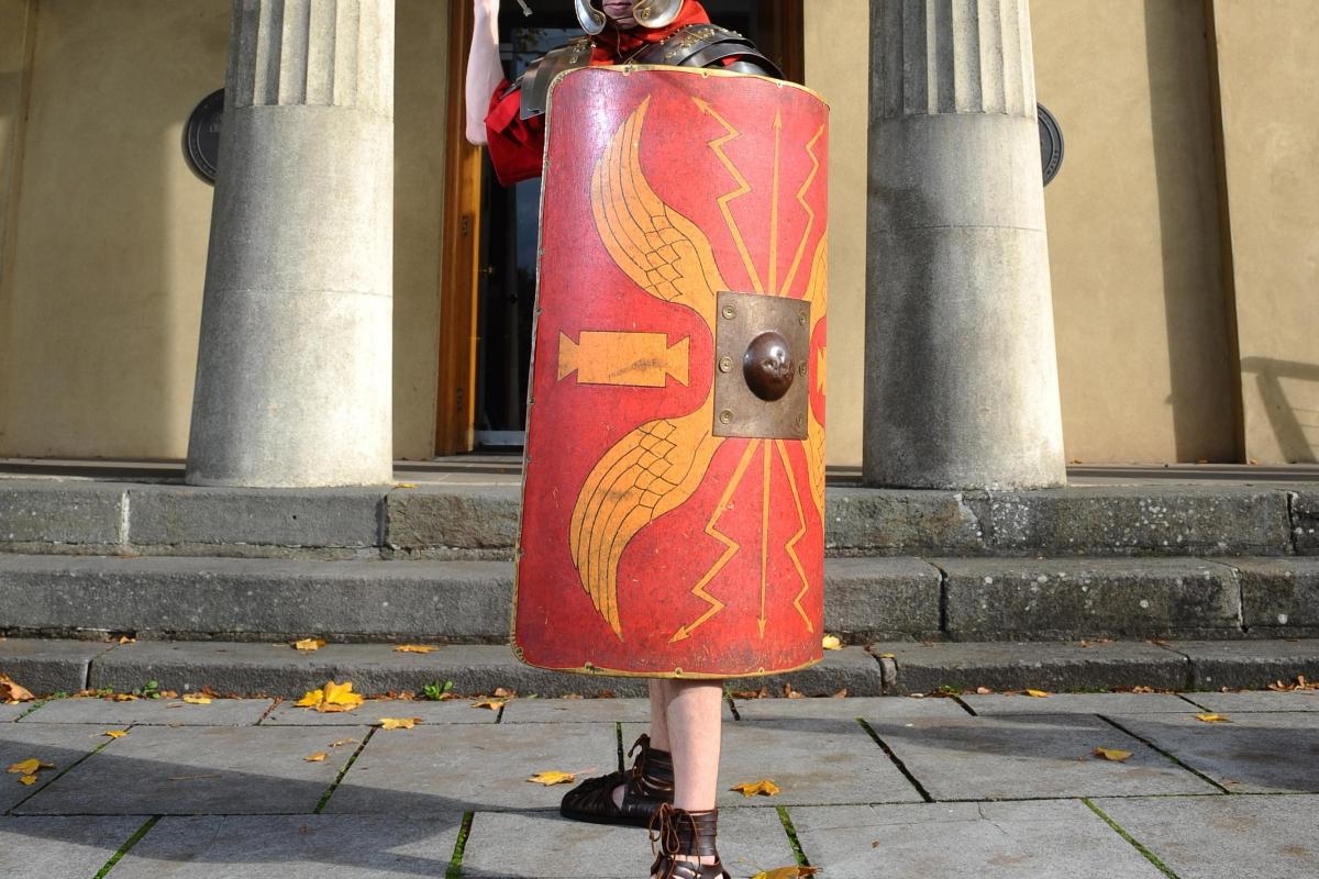 Roman gladiators, soldiers and catwalk at 175th birthday bash