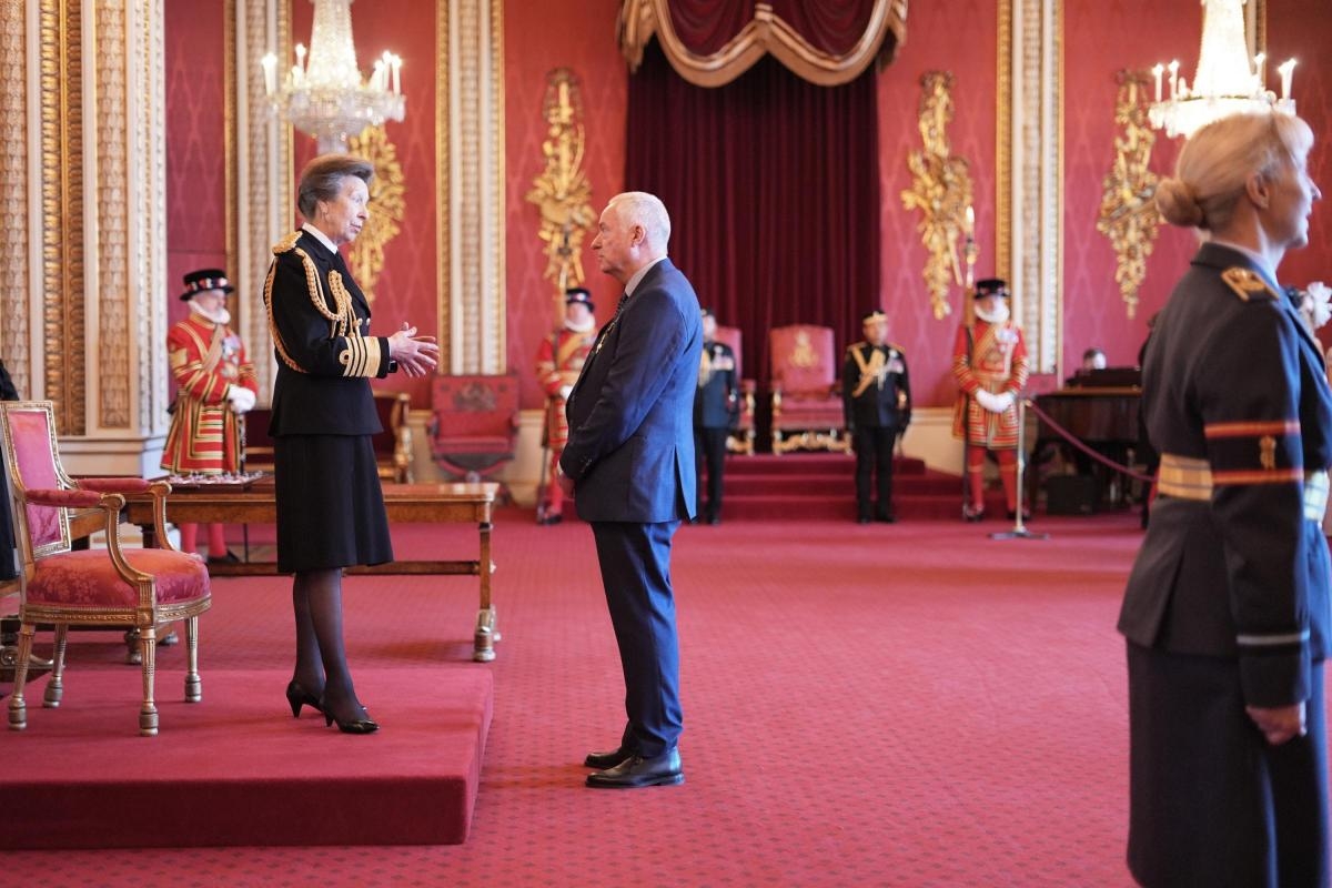 Pictures as inspirational father from area gets honour in special ceremony