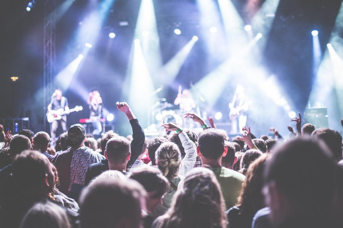 Famous member of legendary British rock band coming to Stroud