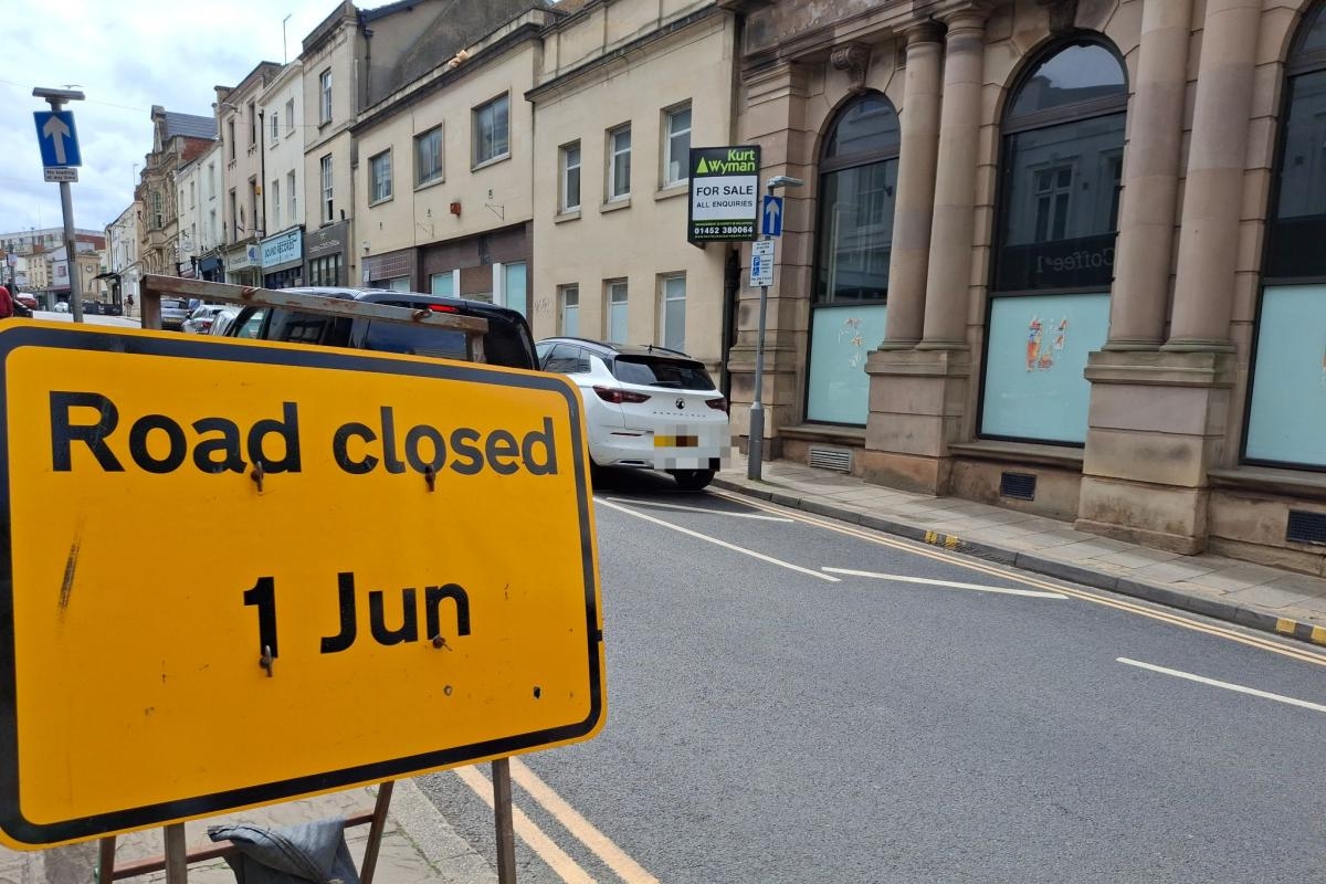 Closure in place at Stroud town centre road