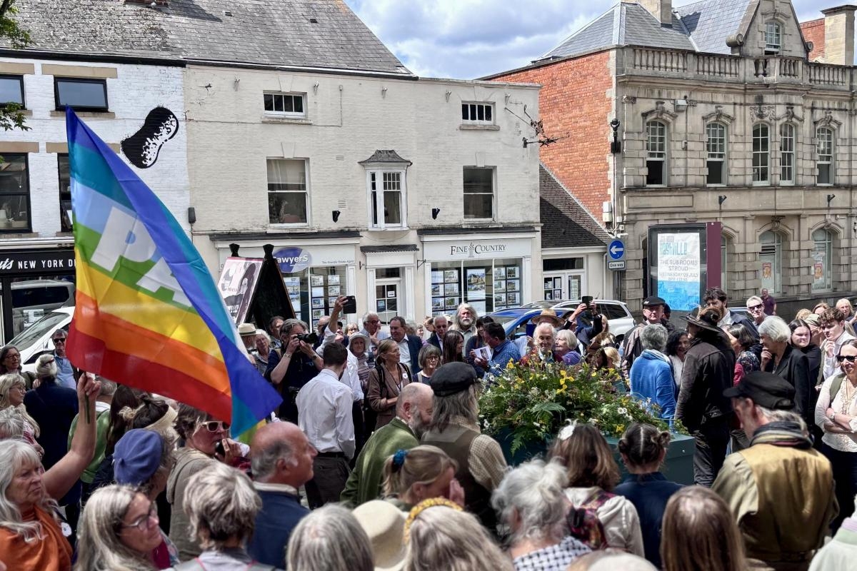 Wonderful tributes to Stroud legend as hundreds pack venue