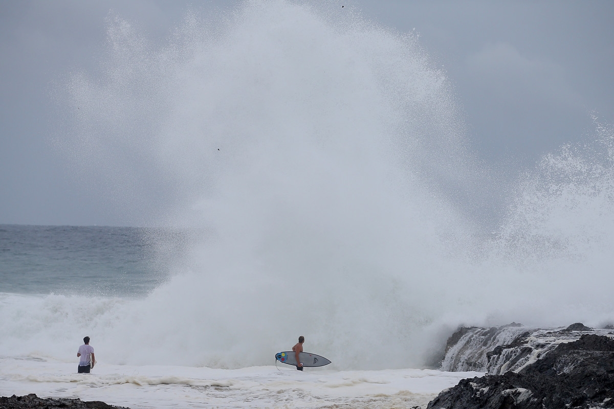 'Mini Cyclone' Sweeps Aussie Surfer Out to Sea (Video)