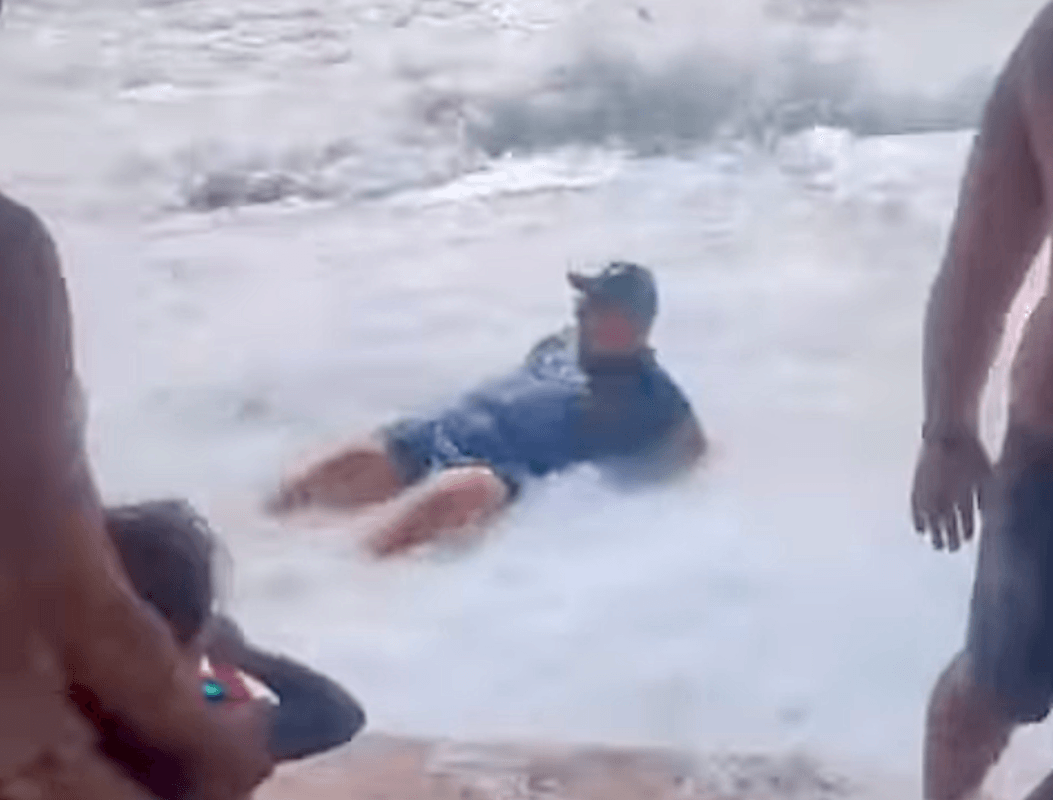 Rogue Wave Sweeps Man Away, 4 Drownings in Australia (Video)