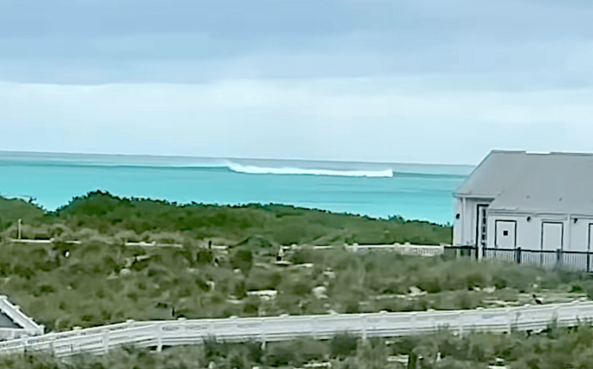 7-Foot Tsunami Waves Strike Midway Atoll; Here's the Video