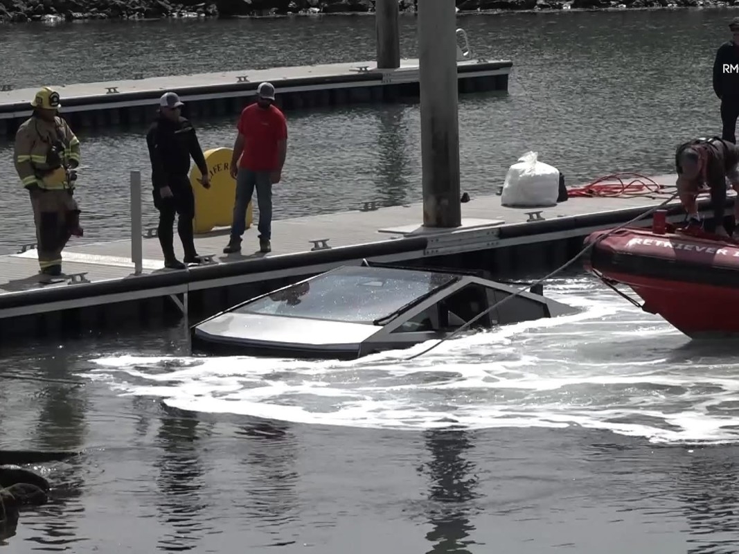 Tesla Cybertruck Sinks After Botched Jet Ski Launch (Video)