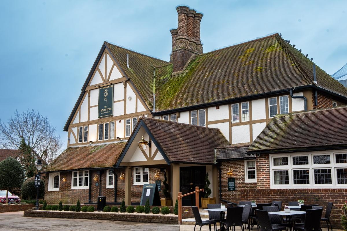 'Hidden gem' Coulsdon pub welcomes guests with new food and cocktails
