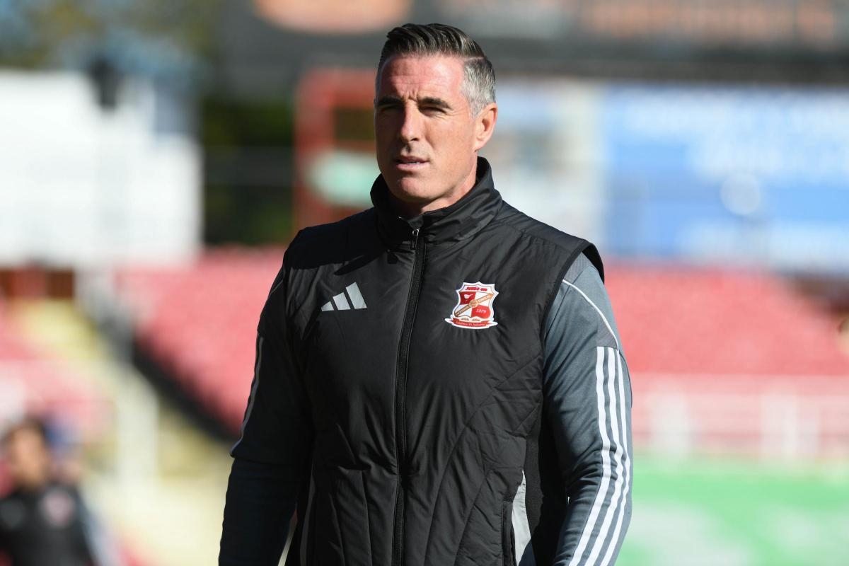 Former Swindon boss returns to football with Championship club