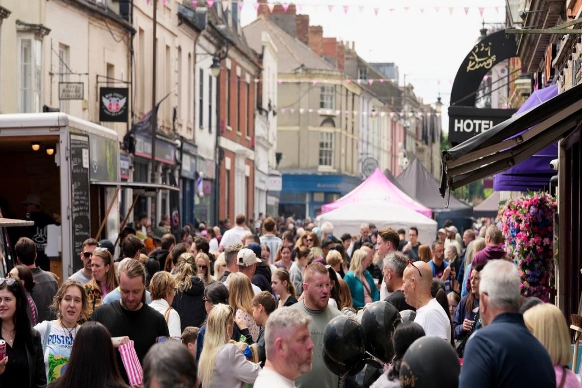 Businesses take matters into their own hands over disruptive road closure