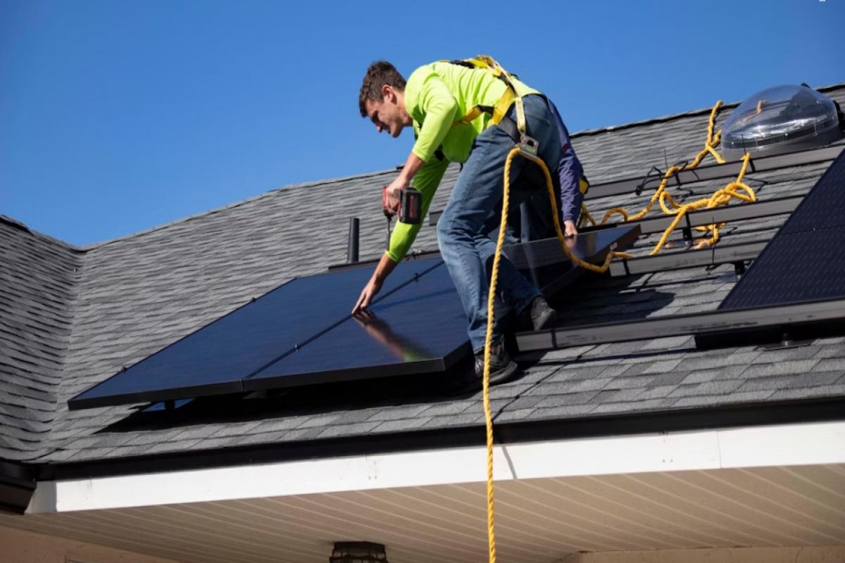 Council backs solar panel scheme for Swindon homeowners