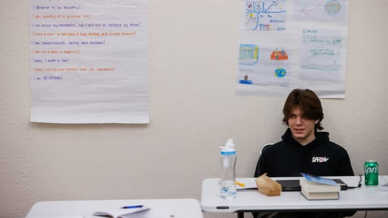 At Tampa Bay's Victory High, newly sober students get a second chance
