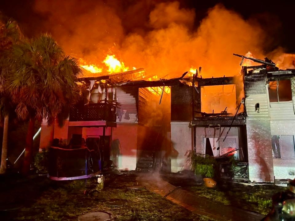 Apartment fire displaces dozens in St. Lucie County