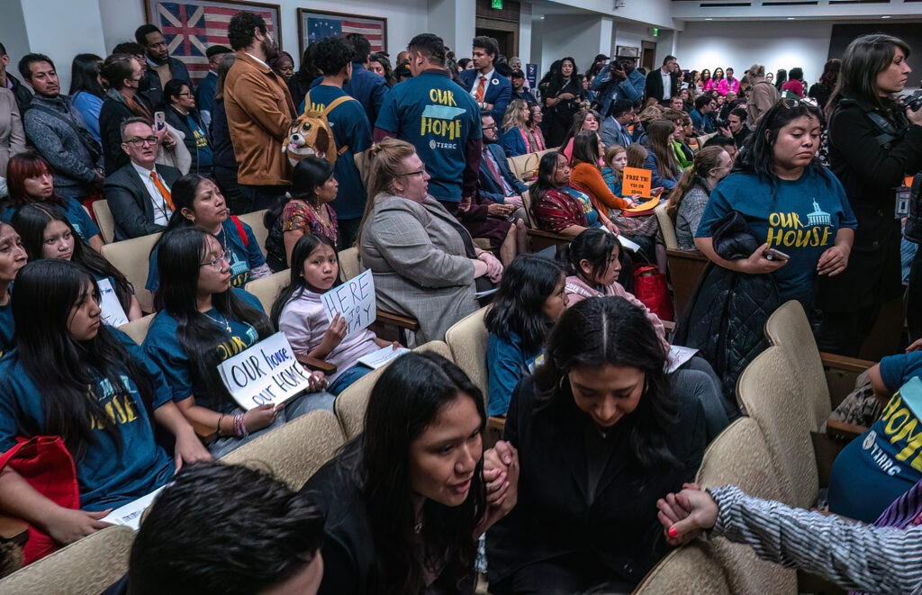 Bill requiring immigrants without legal status to leave Tennessee in 72 hours shelved until 2026