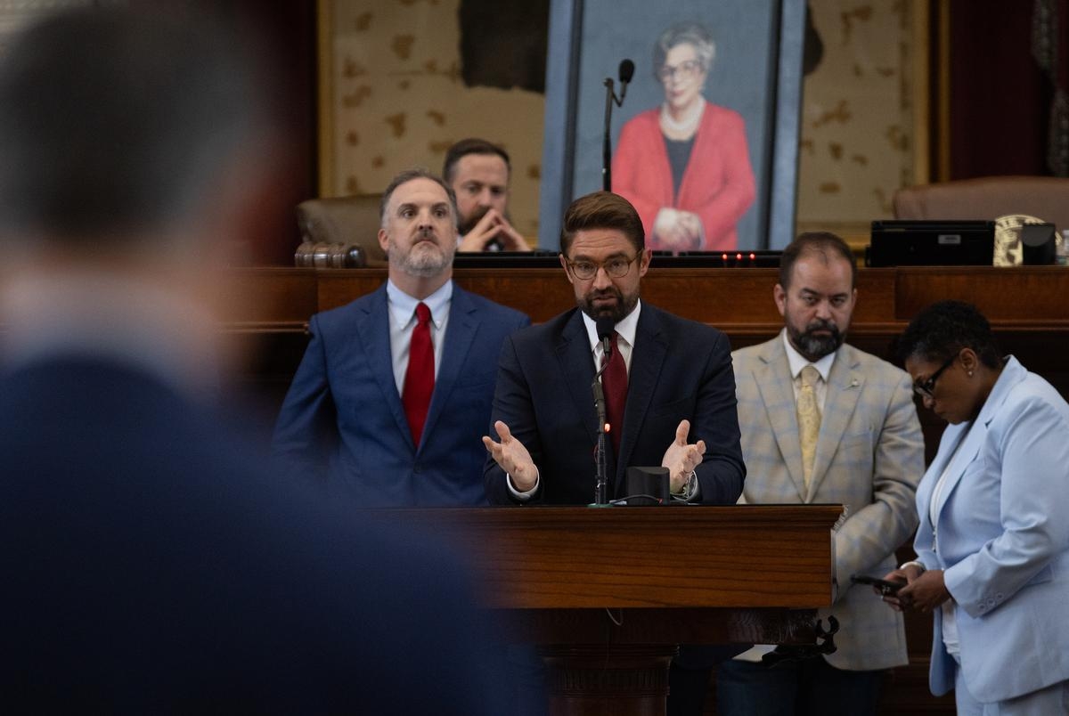 In final act, Texas Legislature boosts judges pay and lawmaker pensions