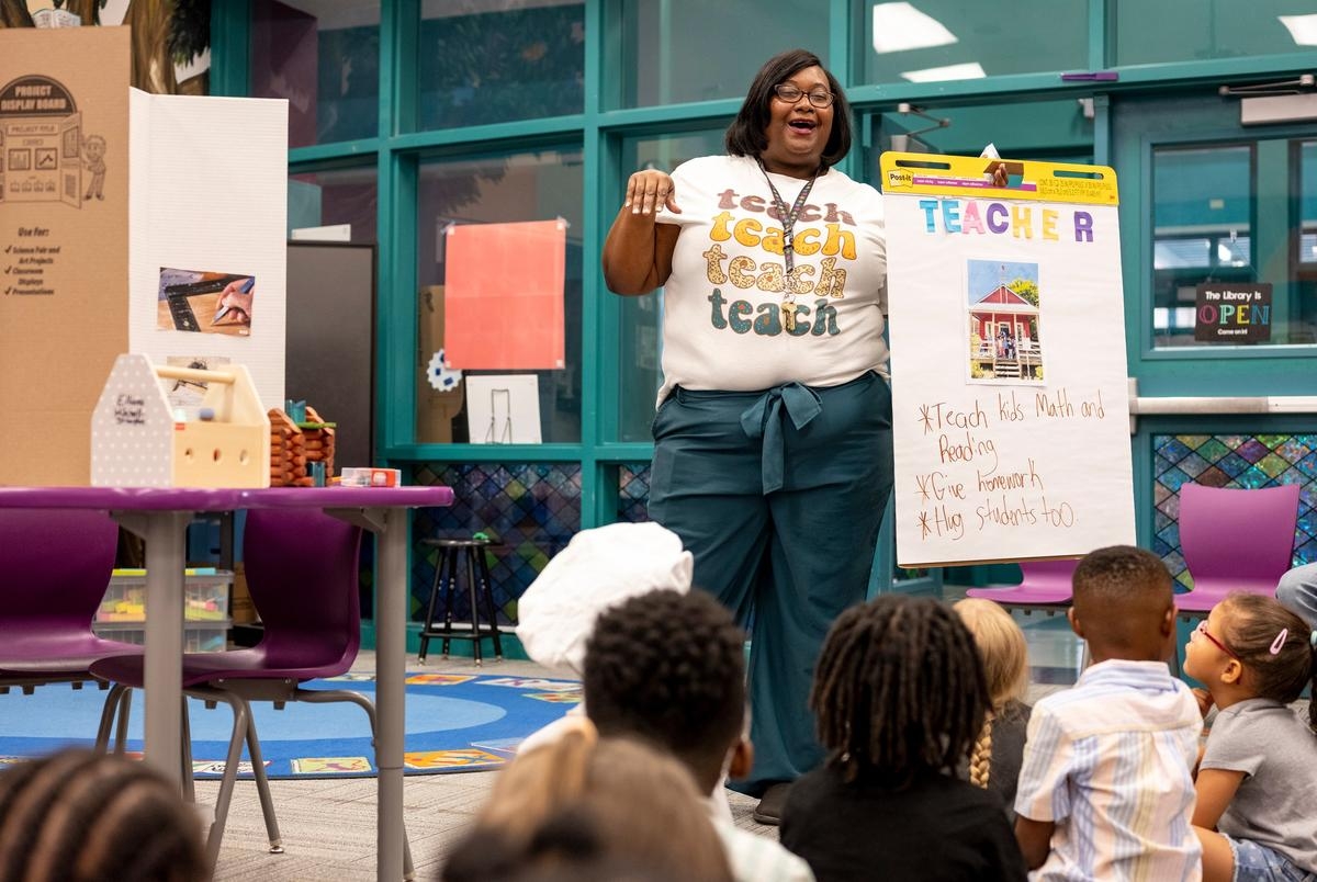 Lawmakers want to expand Texas' teacher pay raise program. Many educators will still be left out.