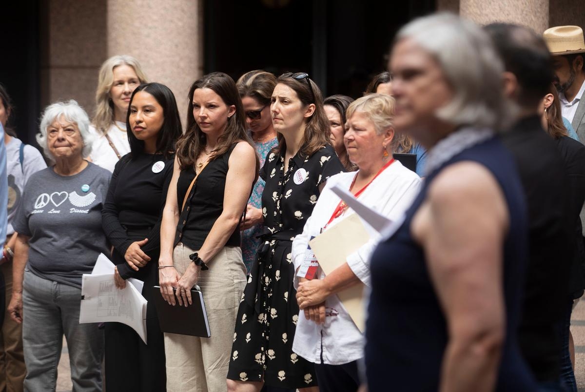 Faculty and students blast Texas House panel for limiting testimony on bill that targets state universities