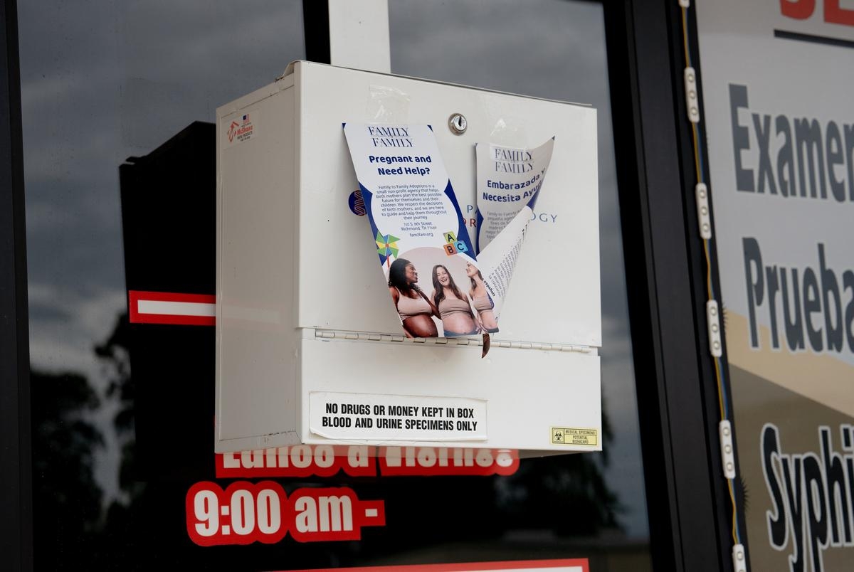 Houston midwife accused of illegal abortions appeals clinic closures