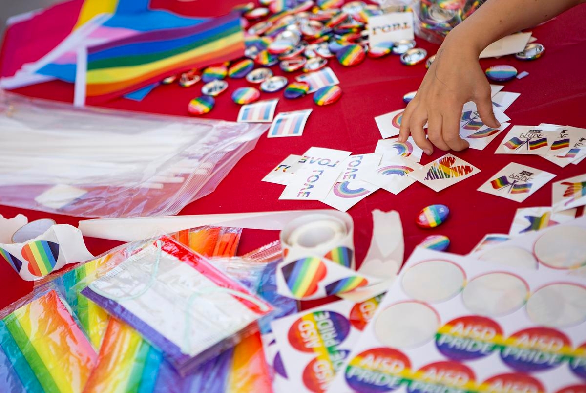 Democrats lash out as Legislature bans school clubs that support gay teens