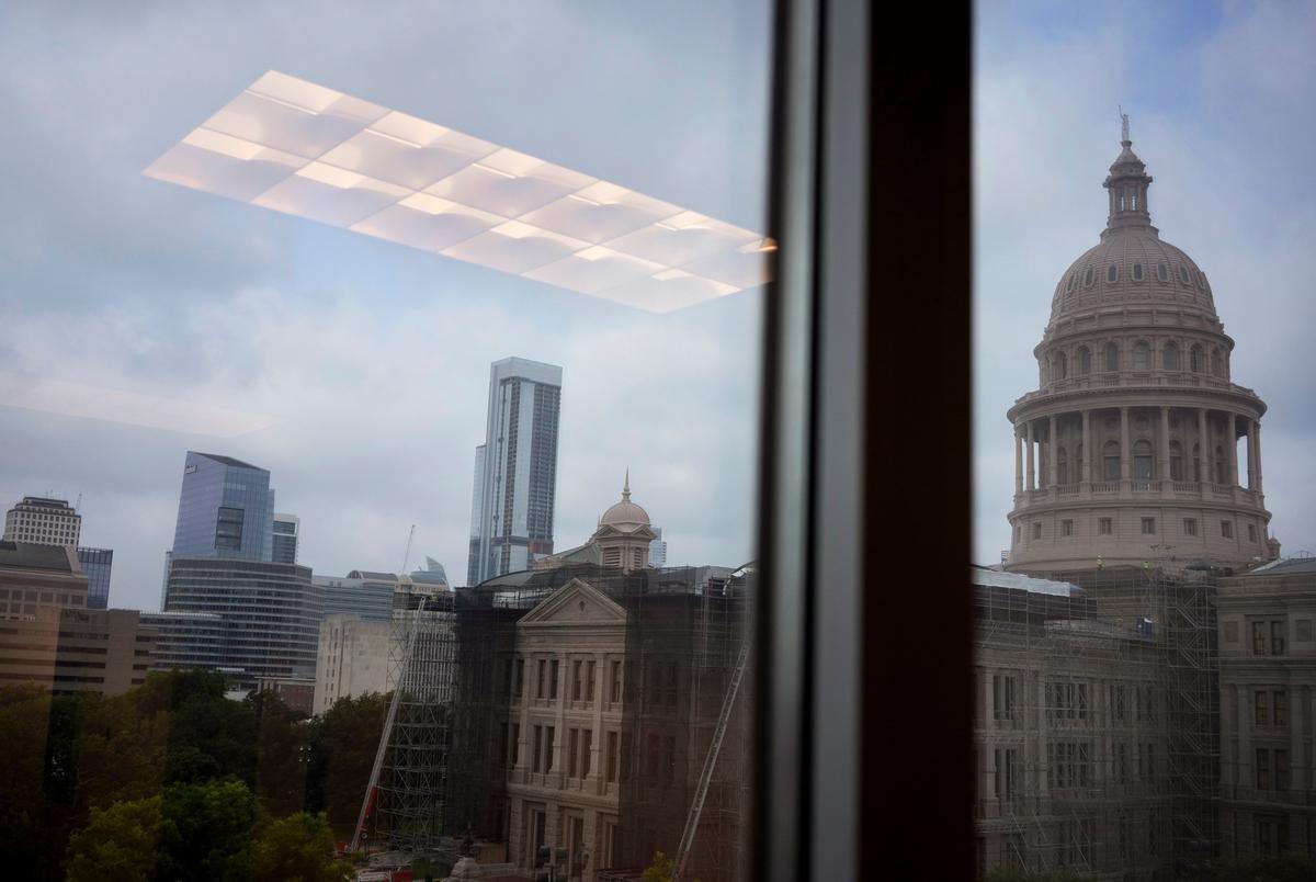 Following Trump's lead, Gov. Abbott pushes state agencies to end telework