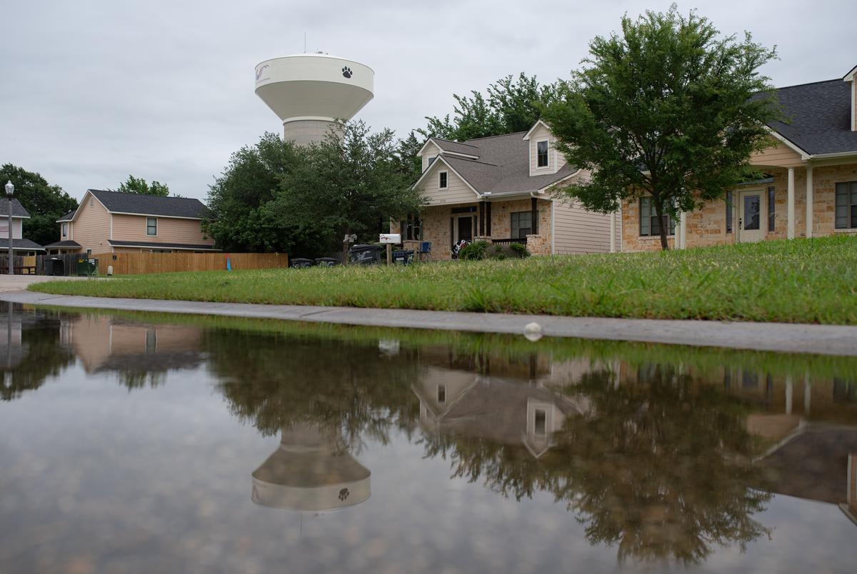 Texas lawmakers want to lower homeowners' insurance costs, but have few options