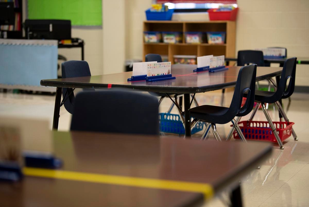School districts stay quiet as lawmakers push to limit when they can sue the state
