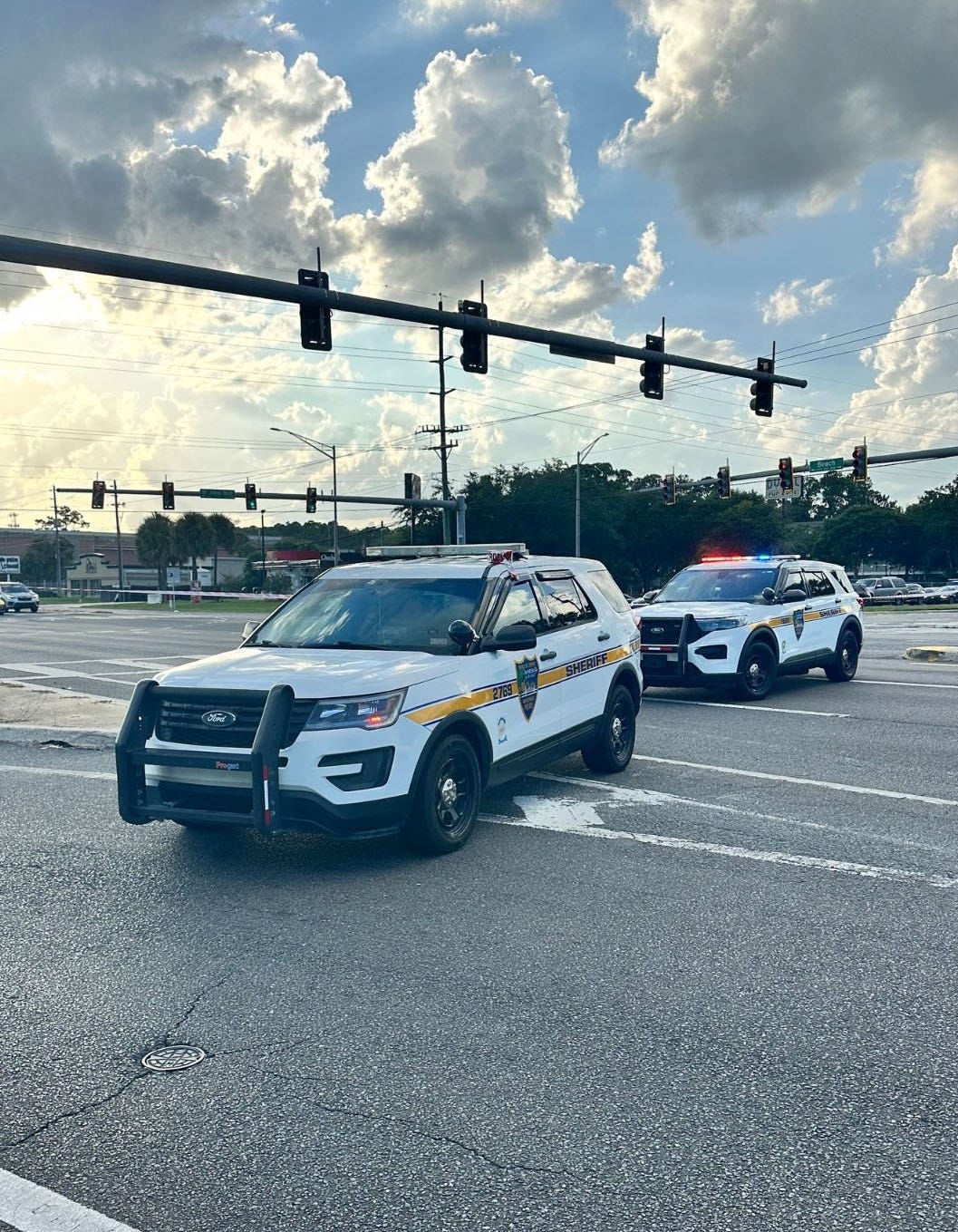 Jacksonville police shoot, kill man in Beach Blvd. incident
