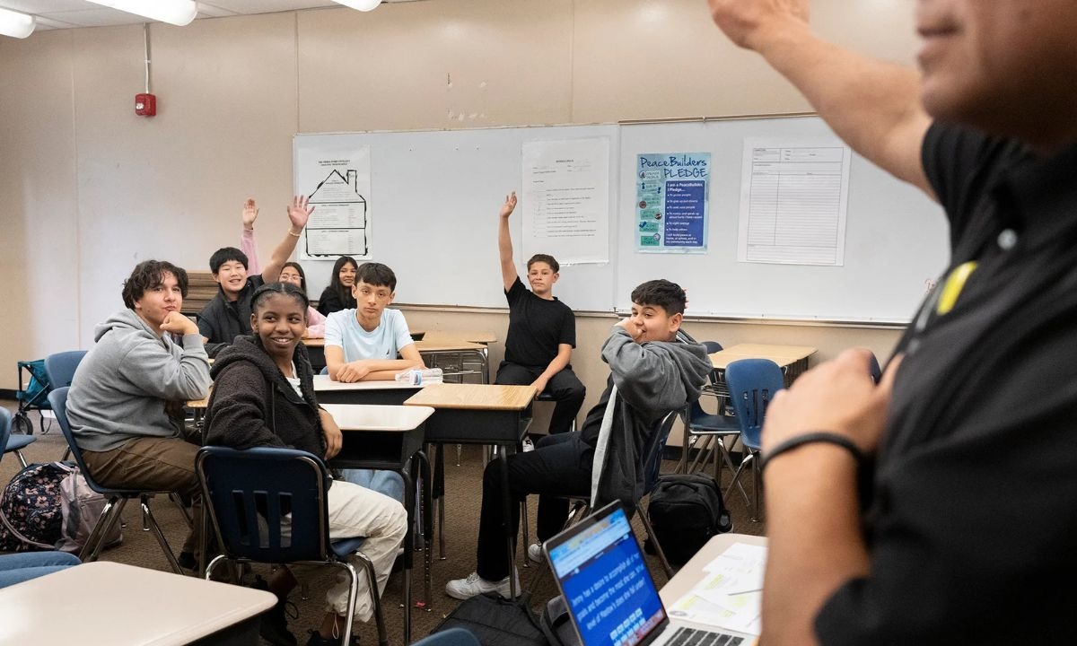 San Jose Middle School Offers College Class to 13-Year-Olds