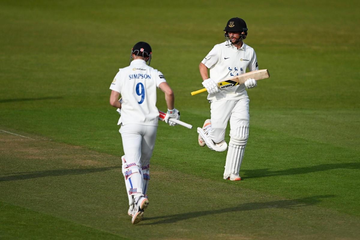 Simpson leads the way as Sussex eye three-day away win