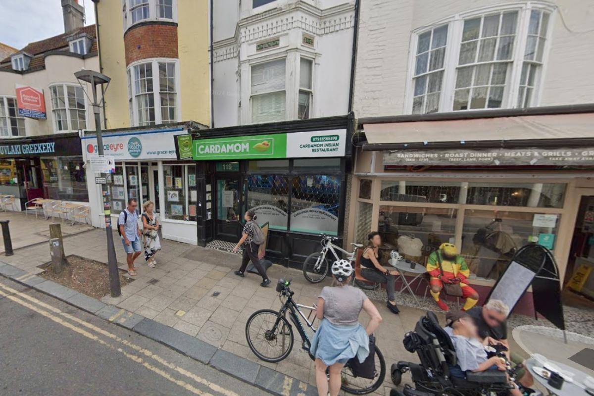 Police officer lists four problems with restaurant applying for drinks licence
