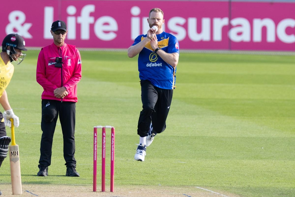Five for McAndrew as Sussex turn on the Blast style at Hove