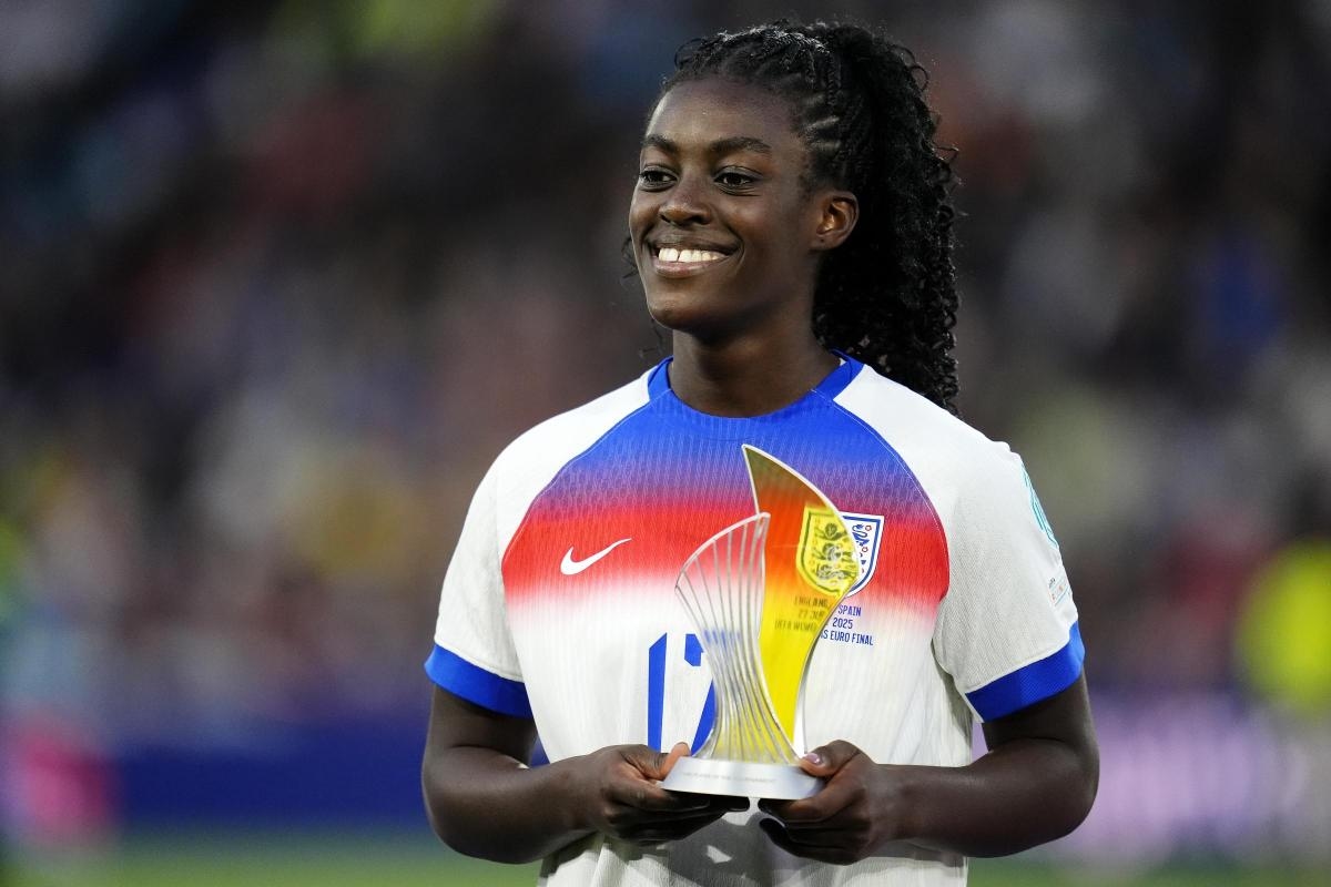 Euros star is heading back to Albion after agreeing new deal