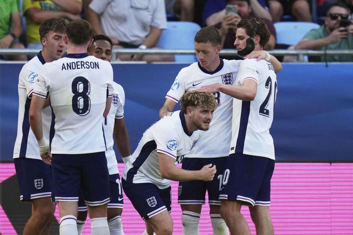 Albion duo head for Euros final as Elliott double wins it for England