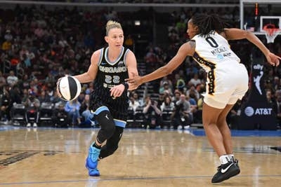 Sky guard Courtney Vandersloot tears ACL, will miss rest of 2025 season