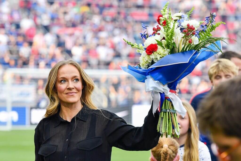 USWNT honors former captain Becky Sauerbrunn with bobbleheads, fireworks and a dominant win