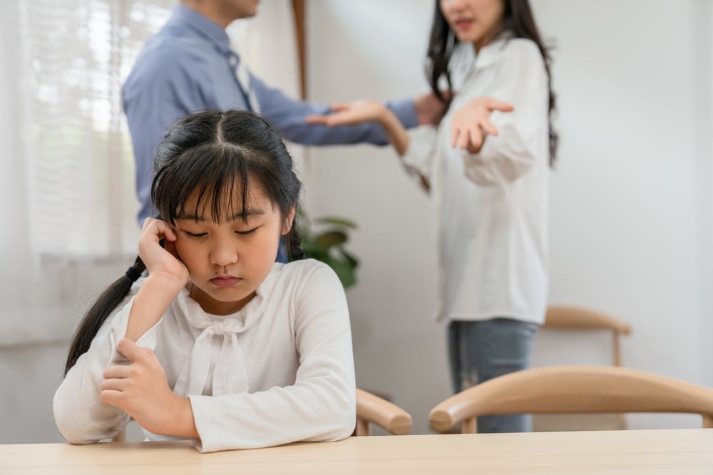 13 Behaviors Of 80s Parents That Really Embarrassed Their Kids