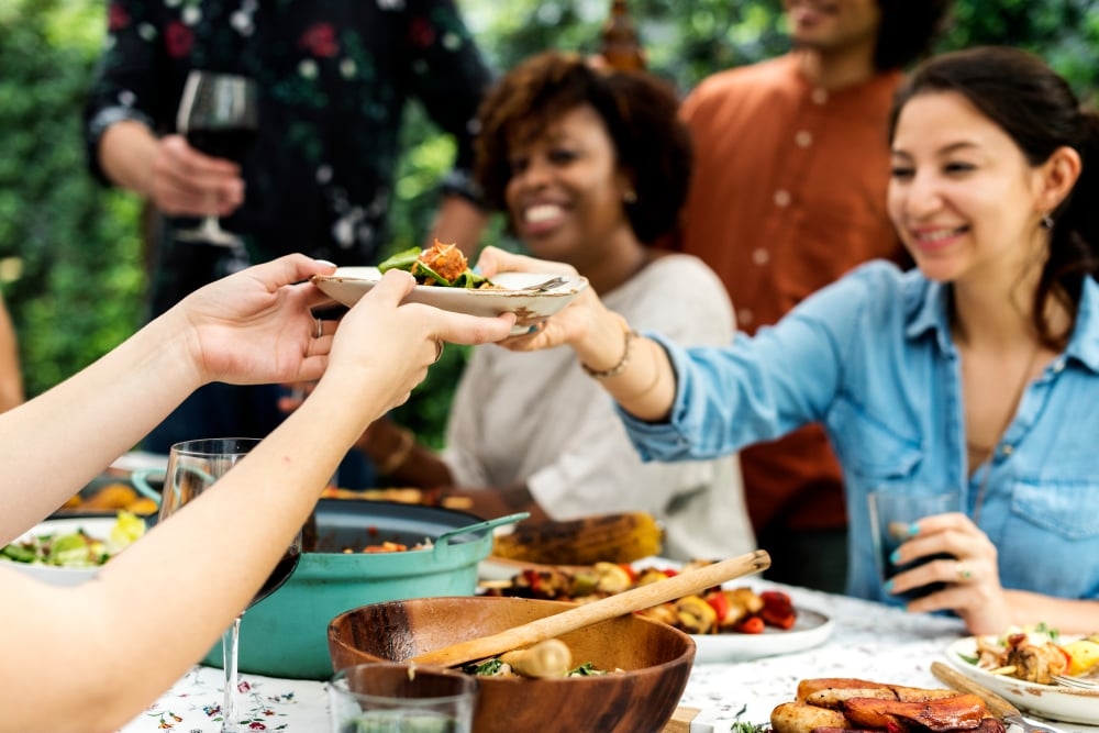15 Ways Narcissists Turn Friendships Into Competition Without You Realizing It