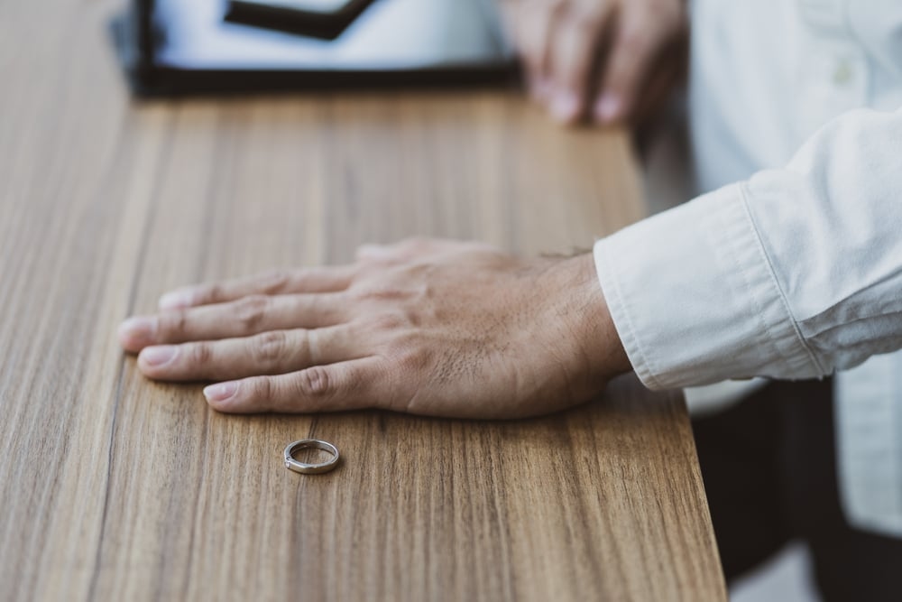 13 Subtle Clues A Husband Is Already Halfway Out The Door