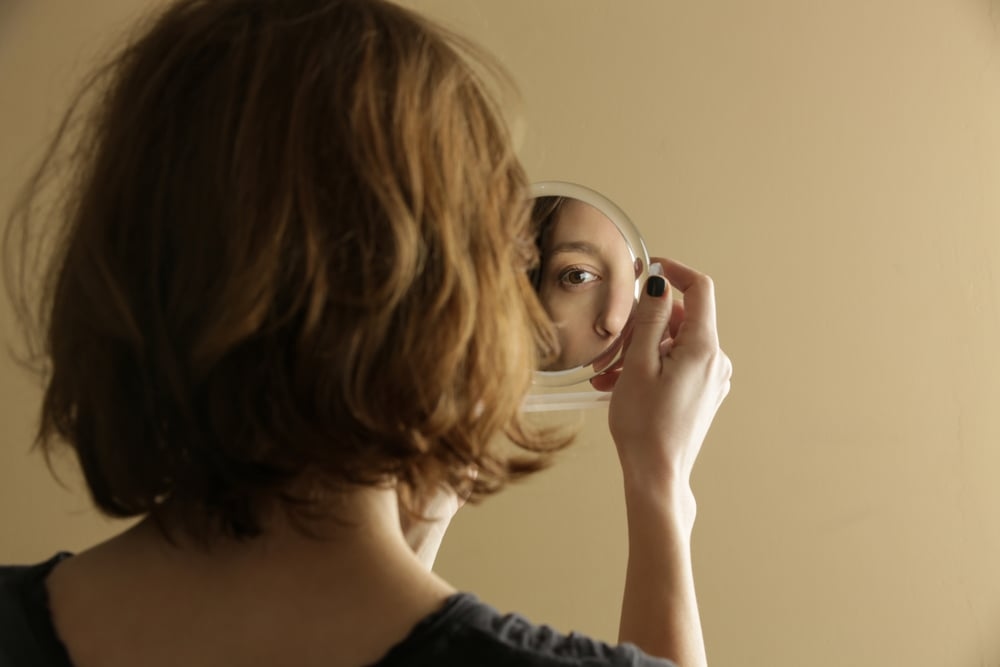 15 Odd Traits Of People Who Felt Ugly Growing Up