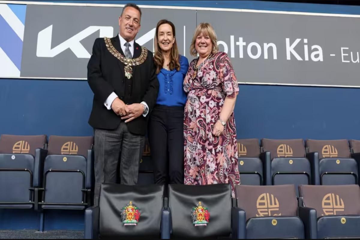 Bolton Wanderers FC special gesture for the town's first citizen