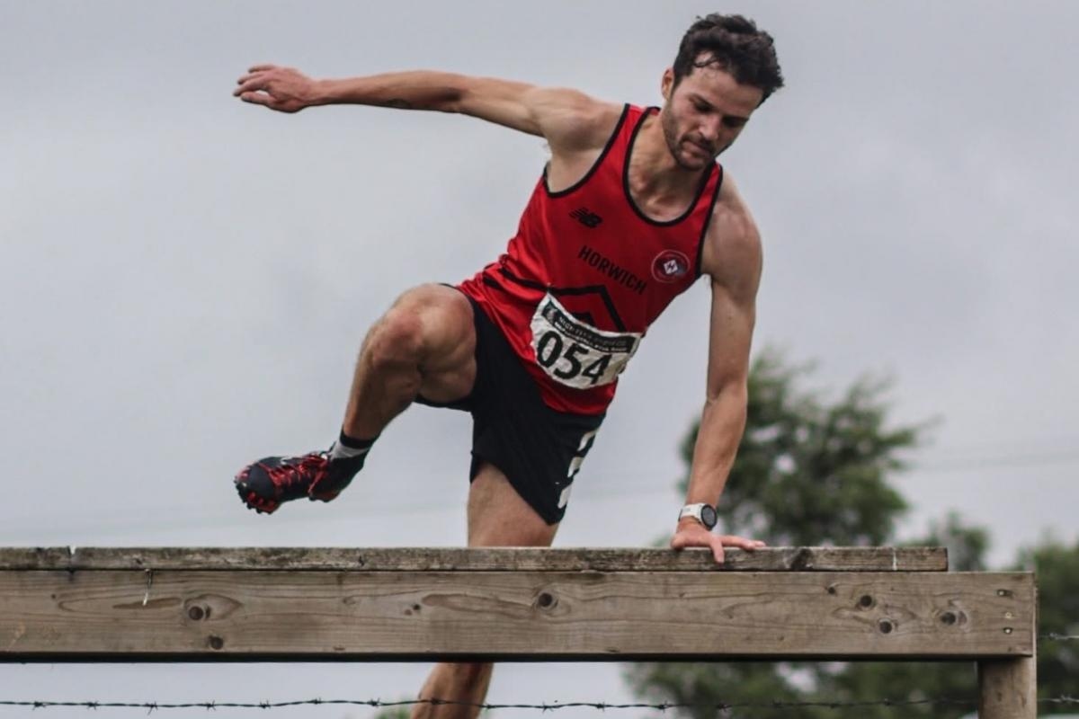 Fairhurst leads the Harriers over the line at Heptonstall