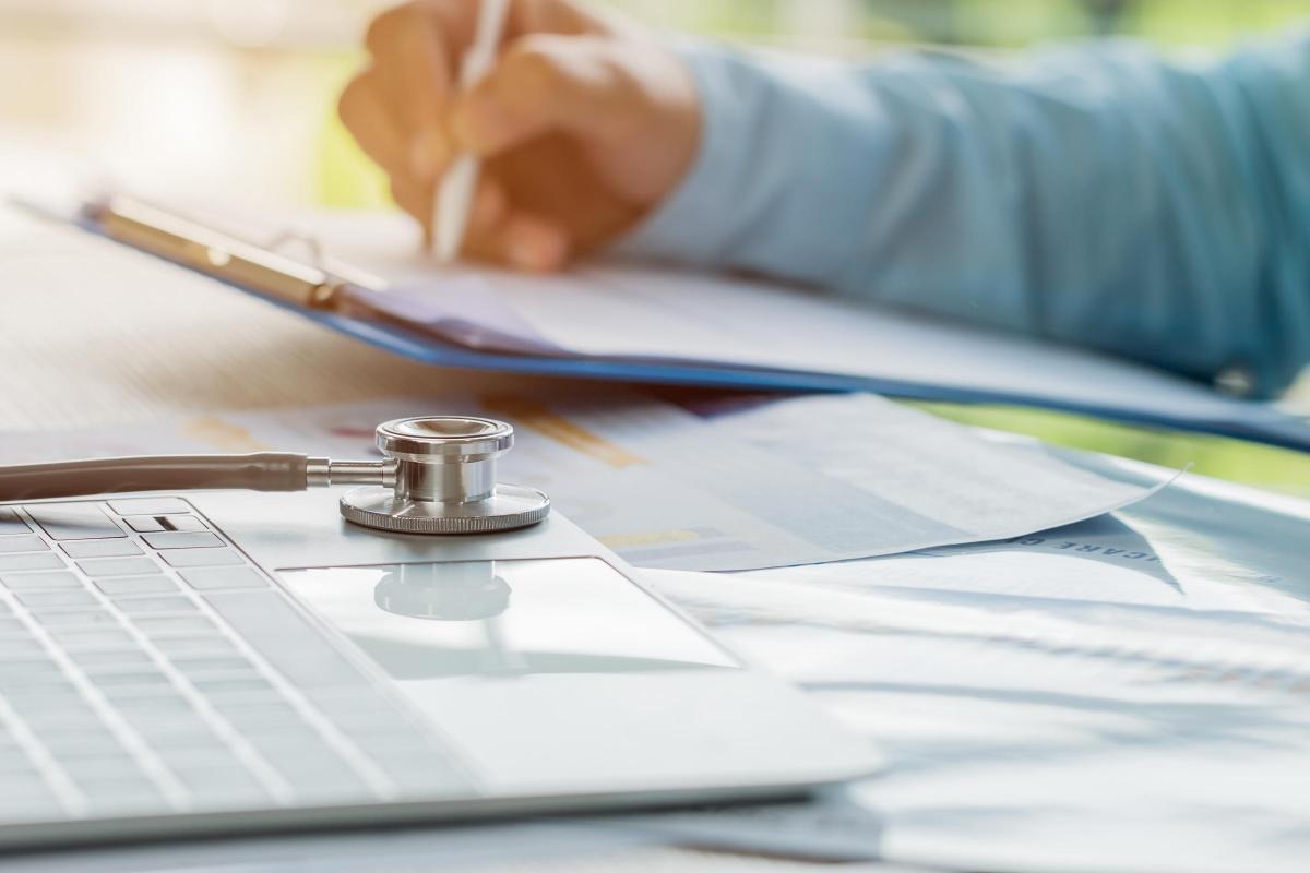 NHS England calls for more male nurses to join profession