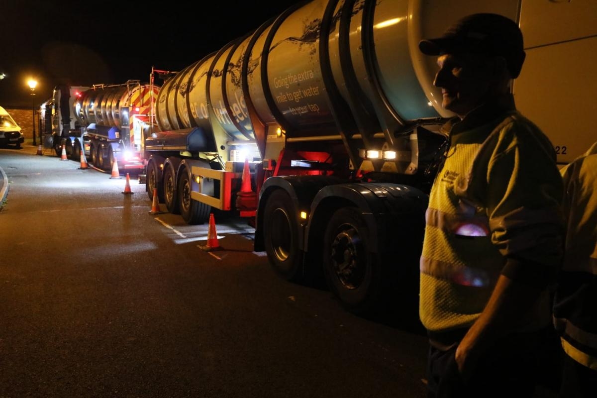 Tankers on scene as work gets underway to repair burst water pipe
