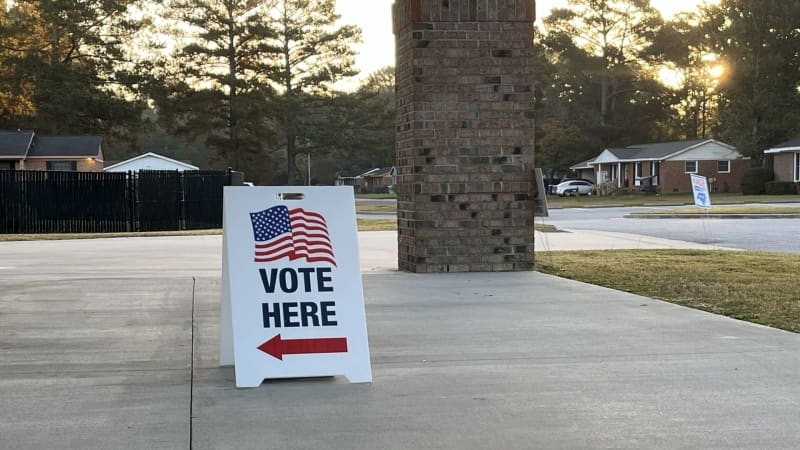 Voter registration trends continue; Republicans within 17,000 of Democrats