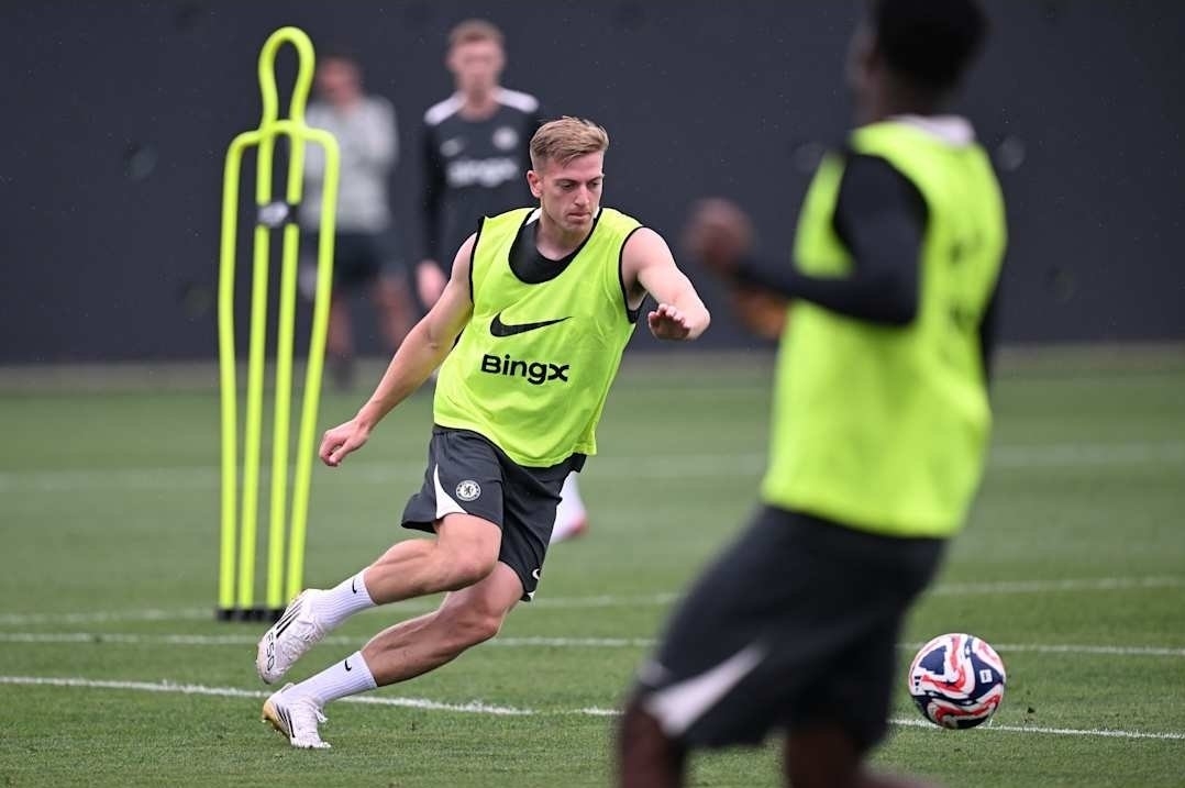 Chelsea train in USA: Liam Delap and Mike Penders in first sessions at the club
