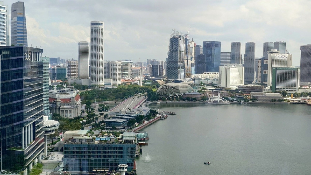 Singapore's economy expands by 4.3% in 2Q, extending growth thus far this year
