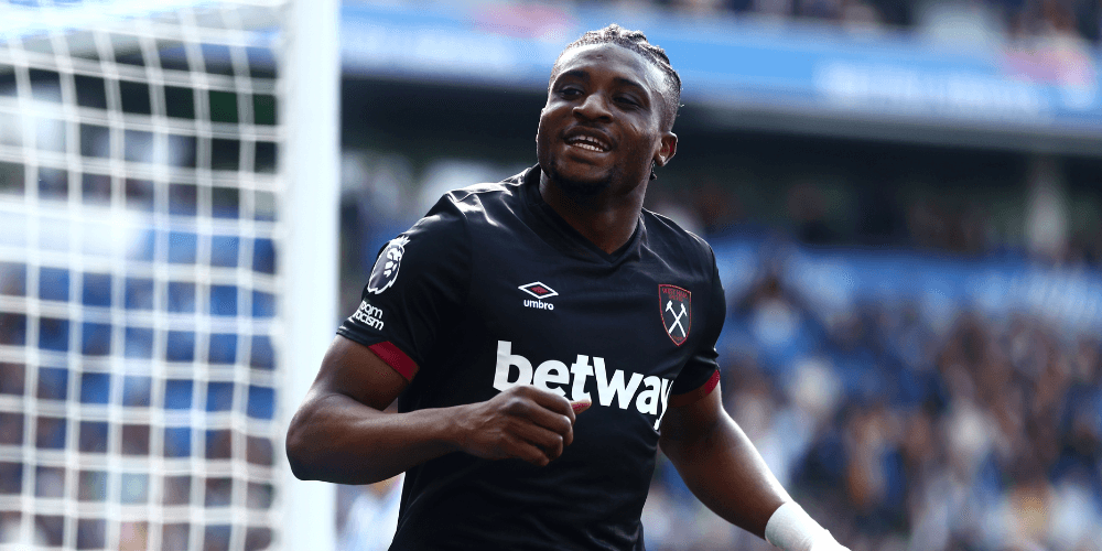 Arsenal hold initial talks with Premier League winger