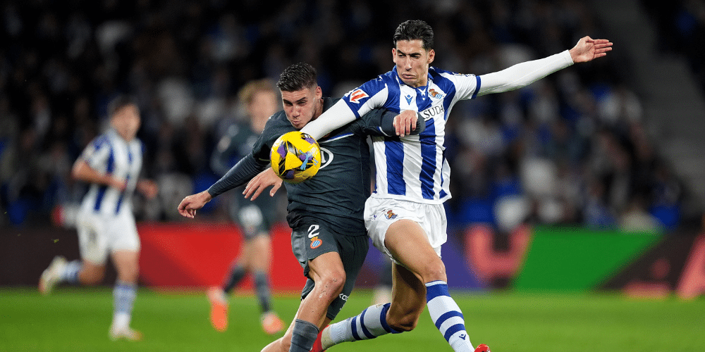 Manchester United linked with shock move for West Ham loanee